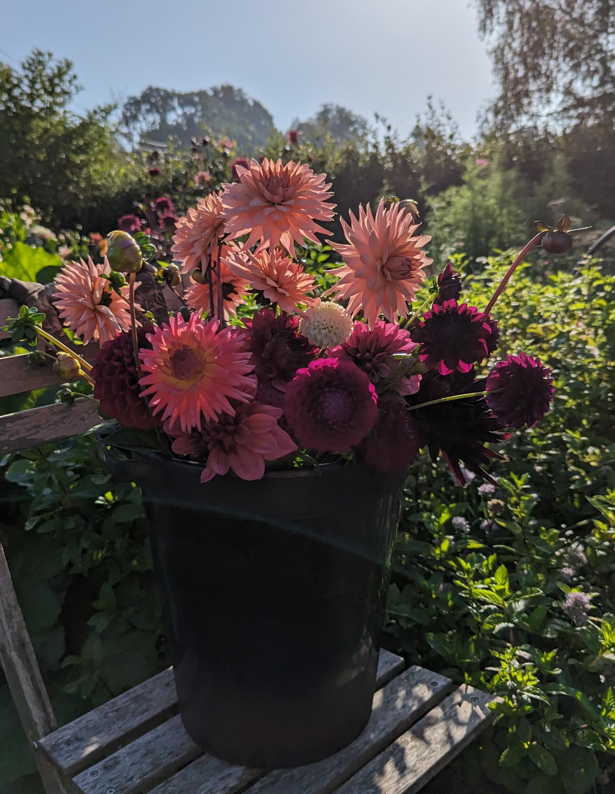 Flower bucket